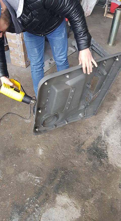 aracın göğsünü ve bütun plastik aksamını boyadım