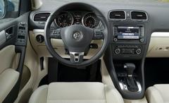  20 milyar dolar serveti var VW Golf kullanıyor