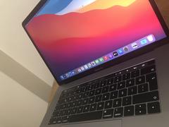 MacBook Pro 15.4" i9 16gb 512 ssd 1 yıllık
