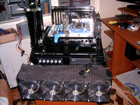 BENCHTABLE MOD :)Standart bir Midi tower kasadan neler yapılabilir?
