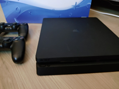 PS4 Slim + 500 GB + 2. Kol + Last Of Us