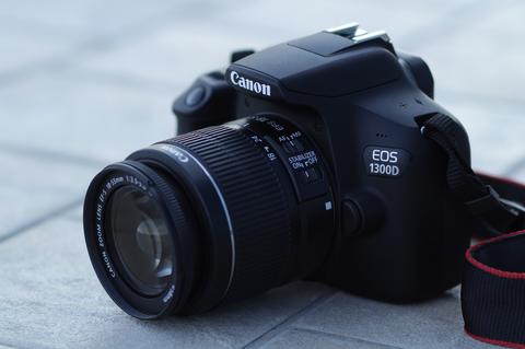 Canon 1300D İyimidir ?