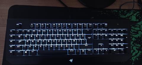 (satılık) Razer Blackwidow Chroma yeşil switch sorunsuz gram sıkıntısı yok.