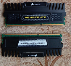 SATILDI CORSAIR vengeance 8GB (2x4)  kit) 1600 MHZ DDR3 Ram