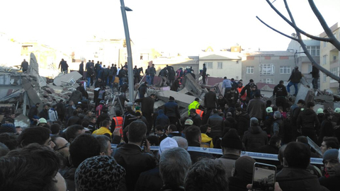 İstanbul Zeytinburnunda 7 Katlı Bina Çöktü