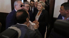 Fransa adayı Le Pen, Lübnan görüşmelerini başörtü şartından dolayı terk etti