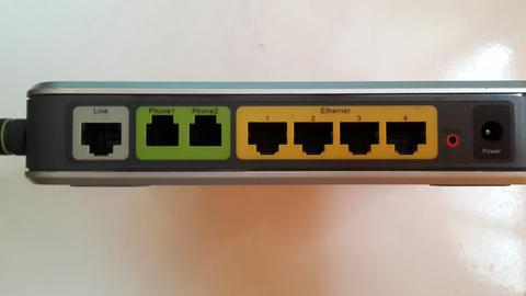 !!! SATILIK !!! Linksys ADSL Modem+VoIP ve Zyxel 8 Port Ethernet Switch