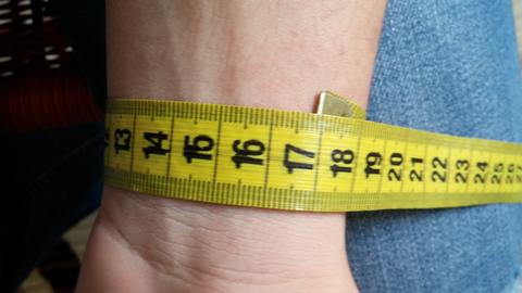 Hangi saati alabilirim. Bütçem 250 TL. Bilgiler içeride.