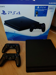 PS4 Slim + 500 GB + 2. Kol + Last Of Us