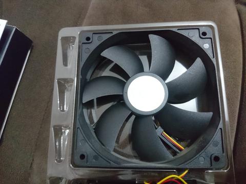 Satılık Cooler Master Megaflow 200mm Kırmızı Ledli/Ledsiz, 120 mm Rear ve Xigmatek Led 120 mm Fanlar