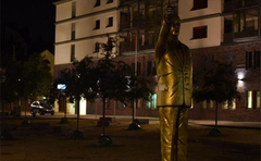 Almanya'nın Wiesbaden kentinde Cumhurbaşkanı Recep Tayyip Erdoğan'ın 4 metrelik heykeli dikildi