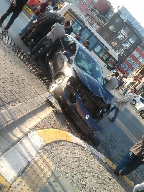Mondeo ile Fluence kaza ( şaşırtıcı )