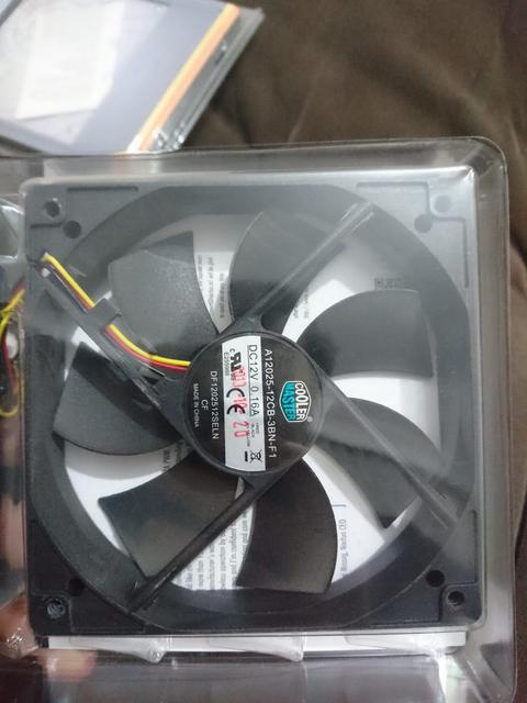 Satılık Cooler Master Megaflow 200mm Kırmızı Ledli/Ledsiz, 120 mm Rear ve Xigmatek Led 120 mm Fanlar