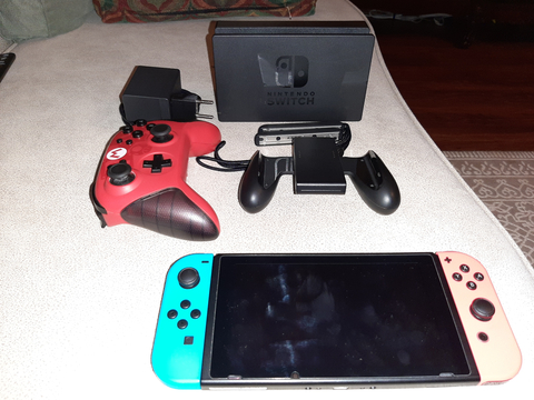 Switch V1 + 256gb + SX core chip - 3200 TL (satıldı)