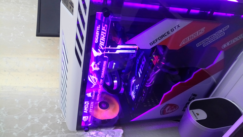 Pleksi Glass dediğin böyle olur. PC Mod - Özel Asus ROG