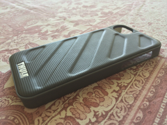  SATILDI ------Thule Gauntlet Kılıf Iphone 5/5S Faturalı