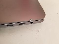 Macbook Pro 16" Ekran arkasındaki kapağın değişimi mümkün mü ?