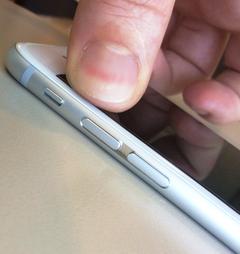  Iphone 6 elimden düştü. Kasayla ön panelin birleştiği noktadan açıldı. Yardım lütfen.