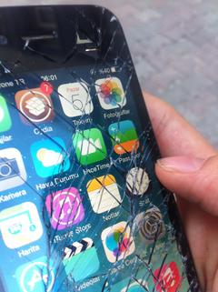  iPhone 4 Cam kırıldı