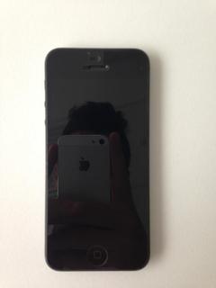  Beyazı ile takaslık Siyah iPhone 5