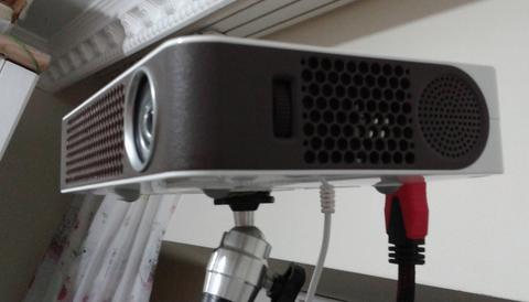 **Satıldı** Projeksiyon LG PW-700**