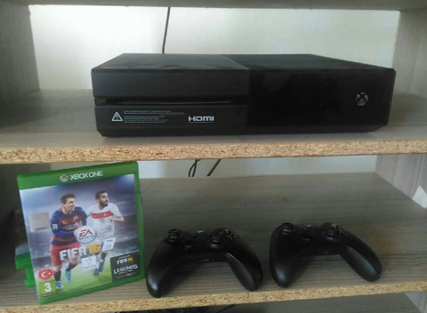 SATILIK 1TB XBOX ONE 2. GAMEPAD VE OYUNLAR