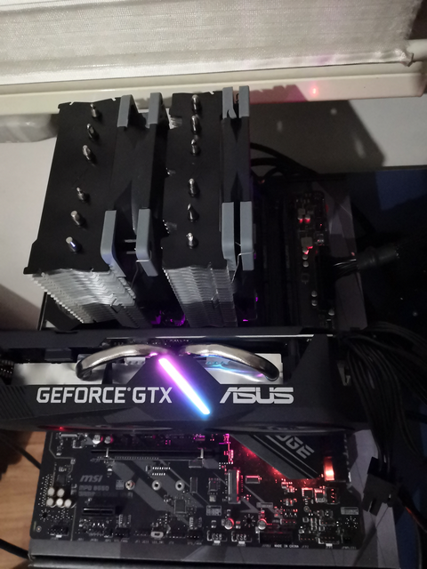 MSI B550 Gaming Edge+R5 5600X "Ez Debug LED Boot Işığı yanıyor, ekrana görüntü gelmiyor "