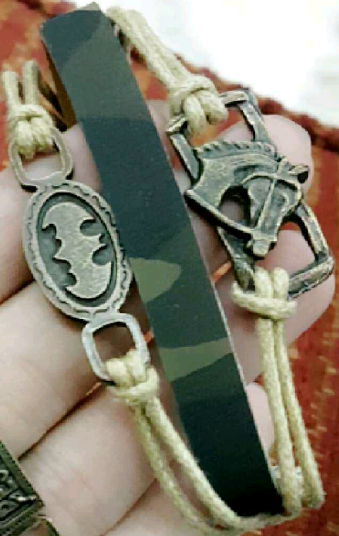 Bu bilekliğin aynısından lazım!