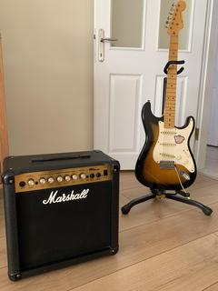 Satılık Squier Classic Vibe Stratocaster 50s ve Marshall MG15 Cdr amfi