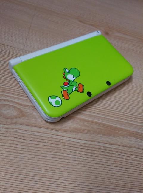 NTSC-U Yoshi Edition 3DS XL + Oyunlar
