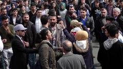 HDP'liler bozkurt işareti yapan şehit yakınına saldırdı