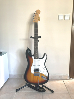 .:: Sıfır Squier Standard Stratocaster + Marshall MG10CF amfi + aksesuar ::.