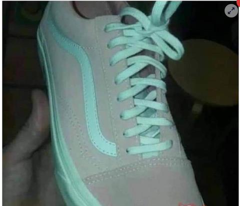 Bu ayakkabının rengi ne?