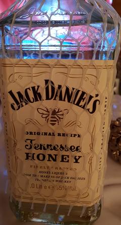 Jack Daniels boş şişe ariyorum.