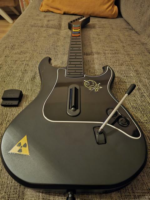 [SATILDI] PS2 Guitar Hero Kramer Gitar Alıcı Dahil