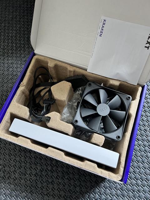 [SATILDI] NZXT Kraken 240, LCD ekranlı, 240mm sıvı soğutma