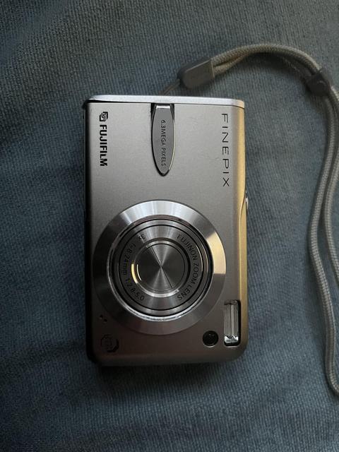 Fujifilm FinePix F30