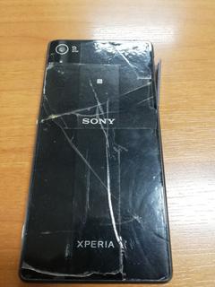 Satılık camı kırık ve sim kart girişi arızalı Sony Xperia Z2