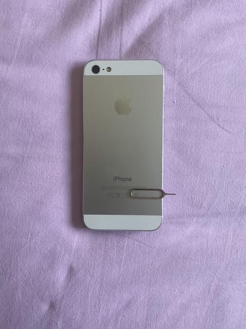 İZMİR-TÜRKİYEDEN ALINMA APPLE İPHONE 5 16 GB BEYAZ-GÜMÜŞ