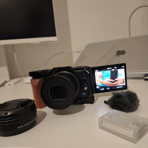 Sony Zv1 Garantili + Geniş Açı Ulanzi Lens + Ek Batarya + GoPro + Zhiyon ve DJI Gimbal