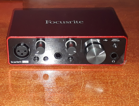 Focusrite Scarlett Solo Gen 3 Kutusunda