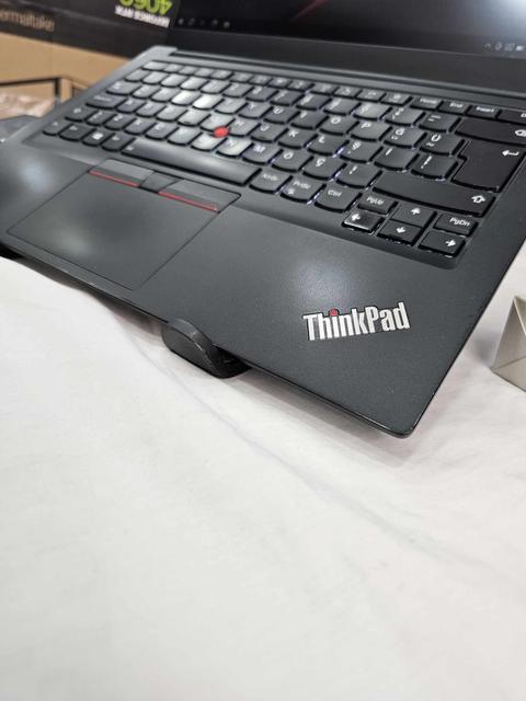 Lenovo ThinkPad E14  i5-1135G7 16GB 256GB SSD W11 Pro 14" Full HD Notebook