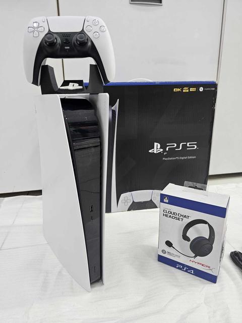 Sony Ps5 Digital + Hyperx Kulaklık