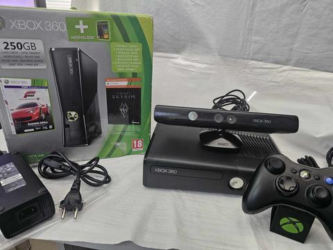 Xbox 360 + Kinect Sensör + Oyunlar