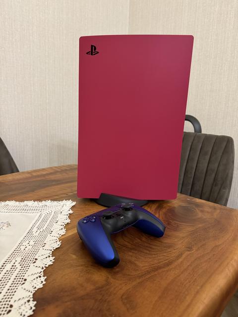 [SATILDI] Playstation 5  / Kırmızı Kapak / 15.000TL