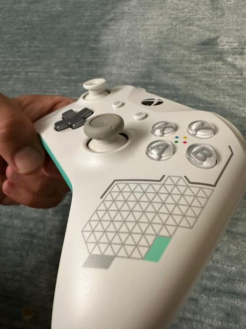 [SATILDI] Satılık Xbox Controller Sport White Special Edition