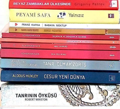 Çok sayıda karışık kitap