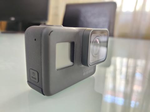 GO PRO HERO 5 BLACK +GO PRO MONOPOD