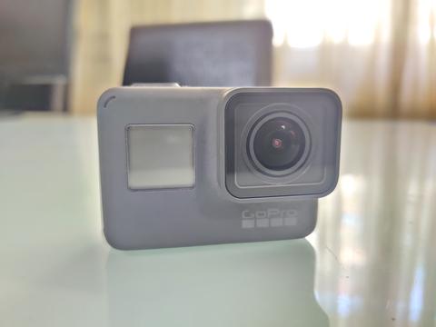 GO PRO HERO 5 BLACK +GO PRO MONOPOD