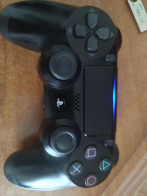 Playstation 4 Pro + v2 Tek Kol